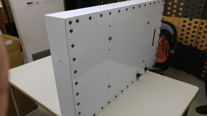 32インチアウトドアー液晶