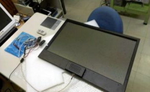 ハイスペック32インチ透過型液晶ディスプレイ